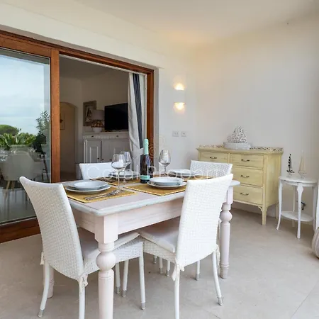 Appartement Rea Beachfront - Giardino & Privata - By Coral Porto Cervo