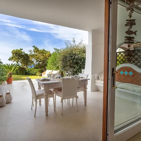 Apartamento Rea Beachfront - Giardino & Privata - By Coral *
