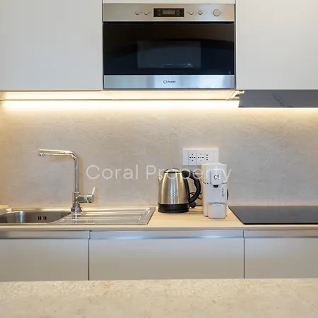 Apartamento Rea Beachfront - Giardino & Privata - By Coral