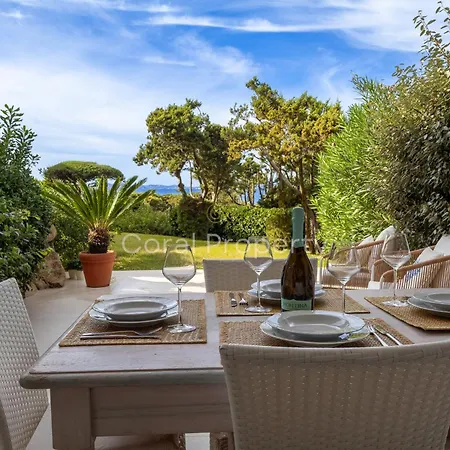 Apartamento Rea Beachfront - Giardino & Privata - By Coral