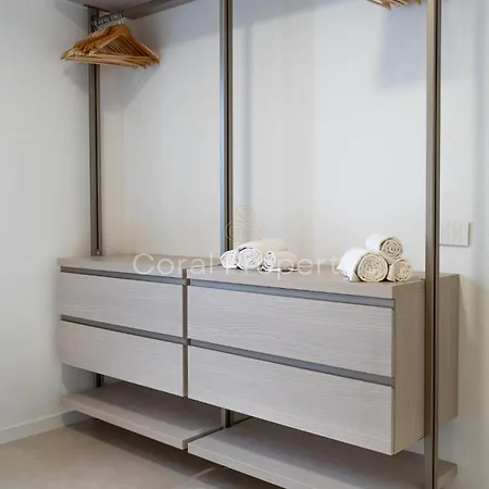 Rea Beachfront - Giardino & Privata - By Coral