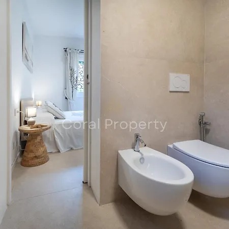 Apartamento Rea Beachfront - Giardino & Privata - By Coral Porto Cervo