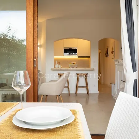 Rea Beachfront - Giardino & Privata - By Coral * Porto Cervo